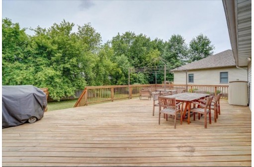 484 Dahl Drive, DeForest, WI 53532