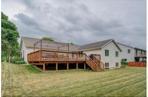 484 Dahl Drive, DeForest, WI 53532