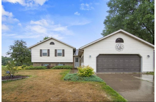 2732 Rolling View Road, Stoughton, WI 53589