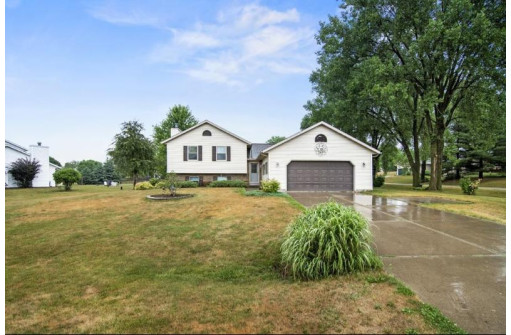 2732 Rolling View Road, Stoughton, WI 53589