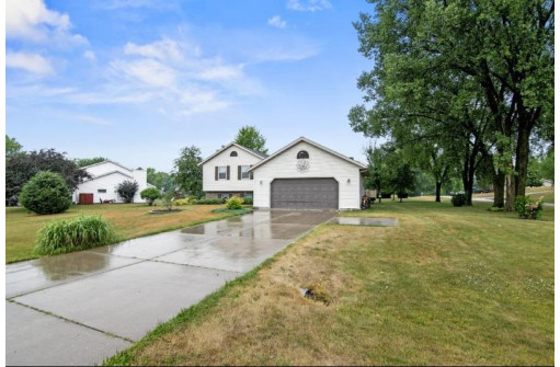 2732 Rolling View Road, Stoughton, WI 53589