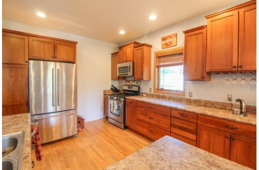 816 Chickadee Drive, Cambridge, WI 53523