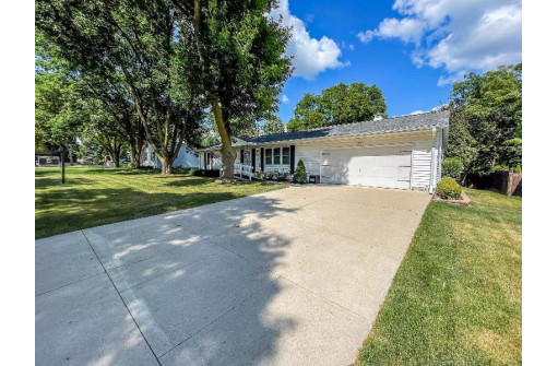 1217 E Circle Drive, Beaver Dam, WI 53916