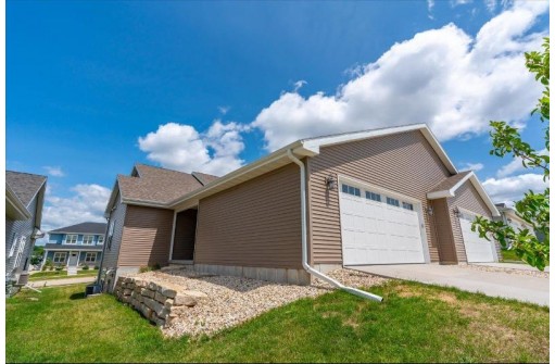 6295 Stone Gate Drive, Fitchburg, WI 53719-9117