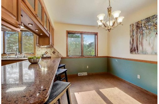 913 Peregrine Trail, Oregon, WI 53575