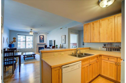 360 W Washington Avenue 811, Madison, WI 53703