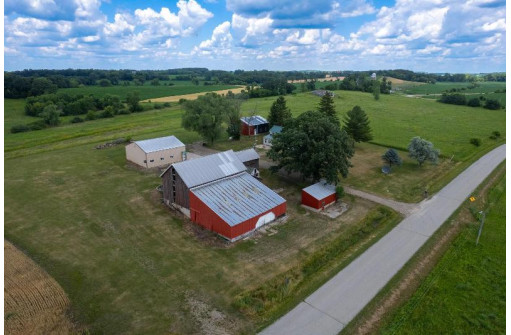 W370 Harrison Road, Fall River, WI 53932