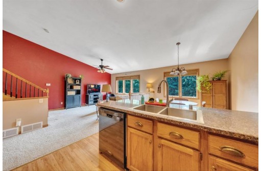 217 Broadway Drive, Sun Prairie, WI 53590