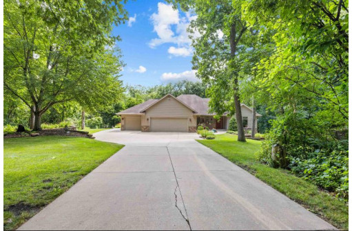 5818 N Glenmoor Lane, Janesville, WI 53545