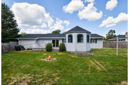 890 Clover Lane, Oregon, WI 53575