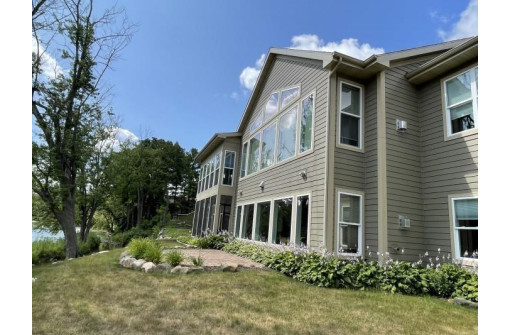 726 Island Court, Baraboo, WI 53913