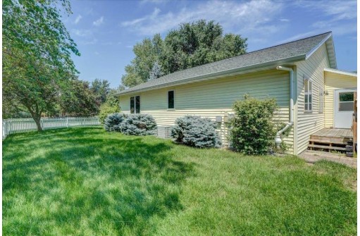 3300 Round Table Way, Cross Plains, WI 53528