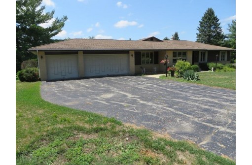 3819 N Spring Hill Drive, Janesville, WI 53545