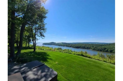 N3649 Bluff View Trail, Poynette, WI 53955