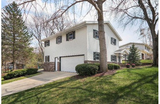 1 Quarterdeck Drive, Madison, WI 53705