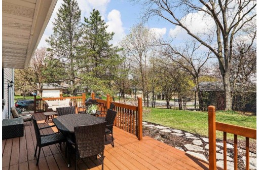 1 Quarterdeck Drive, Madison, WI 53705