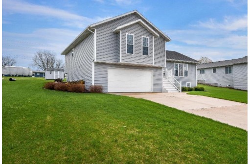 211 Kings Court, Dodgeville, WI 53533