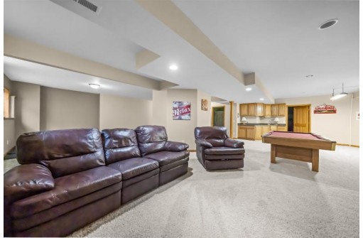 1226 Dartmouth Drive, Waunakee, WI 53597