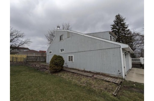 3927 S 41st Street, Greenfield, WI 53221