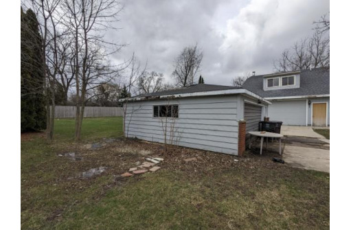 3927 S 41st Street, Greenfield, WI 53221