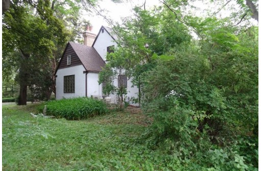21 Old Shore Road, Madison, WI 53704