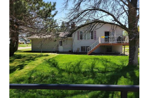 1480 Country Club Court, Platteville, WI 53818