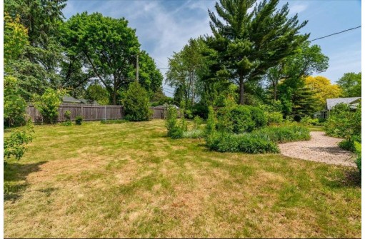 3302 Kingston Drive, Madison, WI 53713