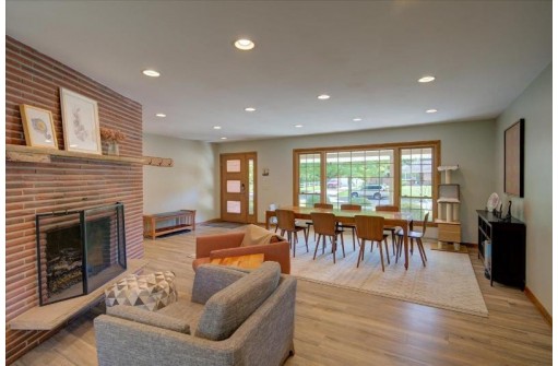 3302 Kingston Drive, Madison, WI 53713