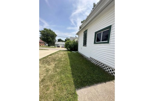 20 W Adams Street, Platteville, WI 53818