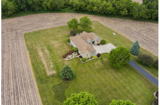 743 Lake Kegonsa Road, Stoughton, WI 53589