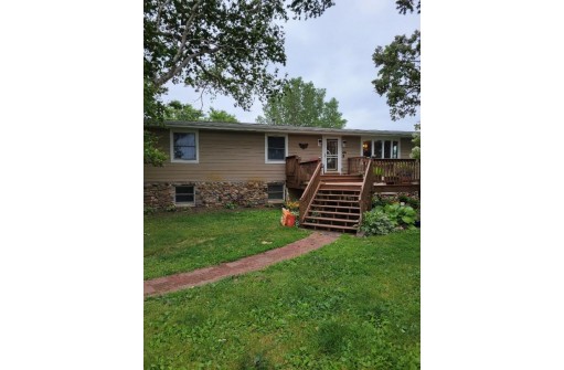 W9697 Britzke Road, Cambridge, WI 53523