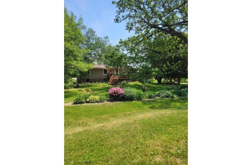 W9697 Britzke Road, Cambridge, WI 53523