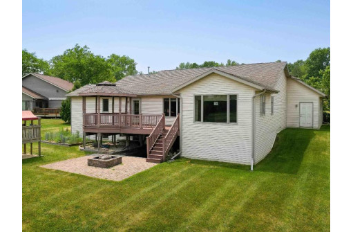 348 Hatchery Lane, Lake Mills, WI 53551