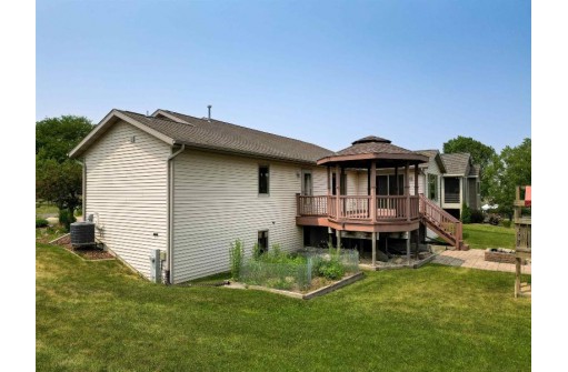 348 Hatchery Lane, Lake Mills, WI 53551