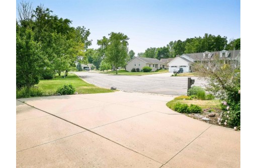 348 Hatchery Lane, Lake Mills, WI 53551