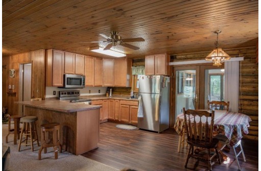 N8264 Oak Hollow Trail, New Lisbon, WI 53950