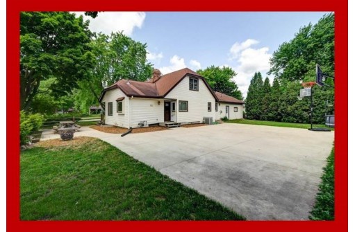 410 Raymond Road, Waunakee, WI 53597