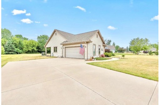 202 Hunters Glen Lane, Johnson Creek, WI 53038