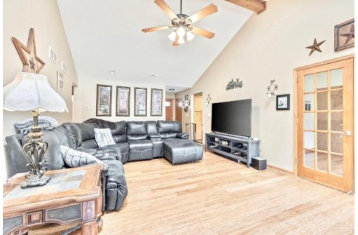 202 Hunters Glen Lane, Johnson Creek, WI 53038