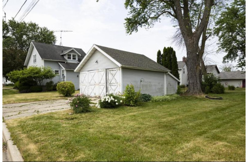 432 Maple Avenue, Columbus, WI 53925