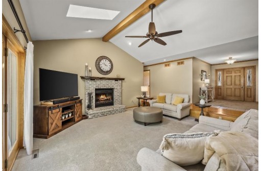 1914 Manchester Crossing, Waunakee, WI 53597