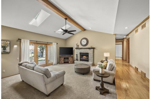 1914 Manchester Crossing, Waunakee, WI 53597