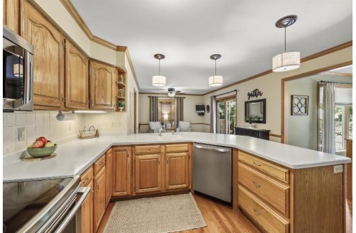 1914 Manchester Crossing, Waunakee, WI 53597