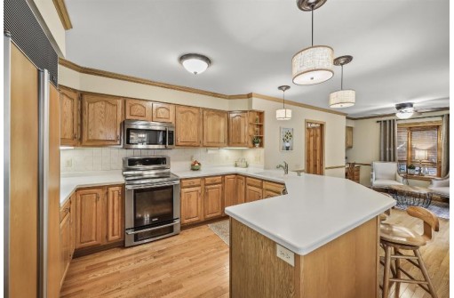 1914 Manchester Crossing, Waunakee, WI 53597