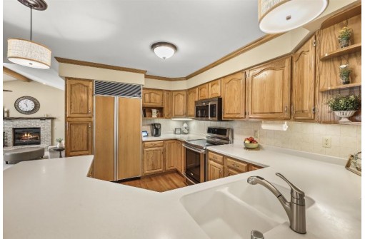 1914 Manchester Crossing, Waunakee, WI 53597