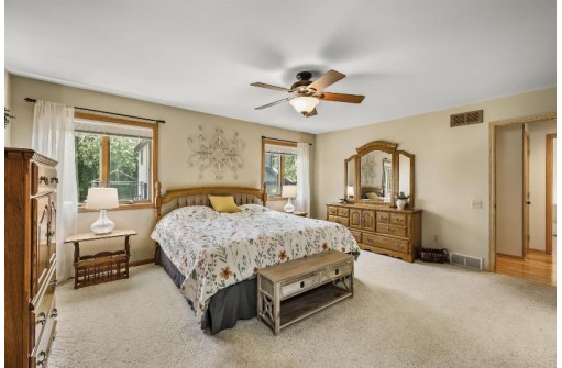 1914 Manchester Crossing, Waunakee, WI 53597