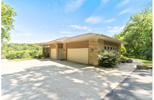 1327 S Springs Drive, Spring Green, WI 53588