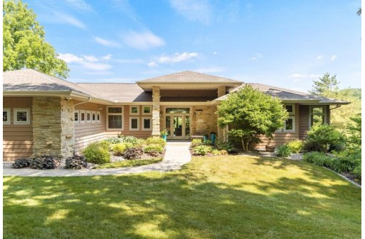1327 S Springs Drive, Spring Green, WI 53588