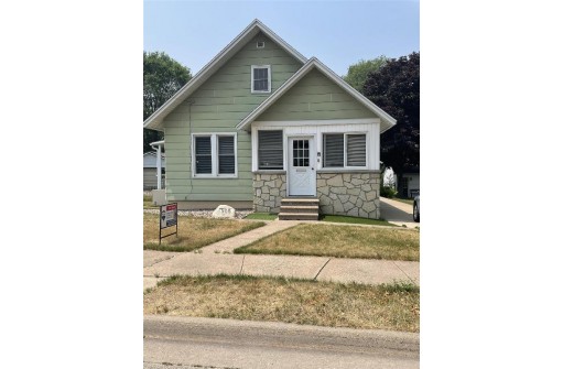 305 S Prairie Street, Prairie Du Chien, WI 53821