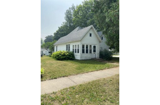 134 S Michigan Street, Prairie Du Chien, WI 53821